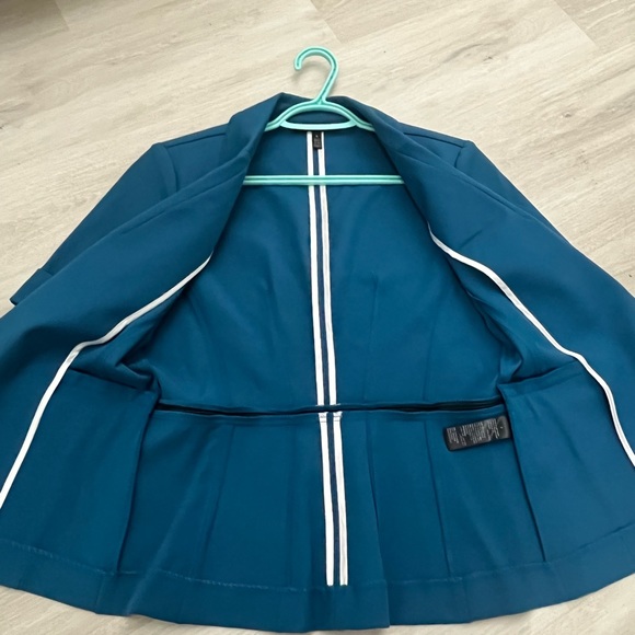 White House Black Market brand new condition gorgeous blue blazer, size 6. - Picture 2 of 4